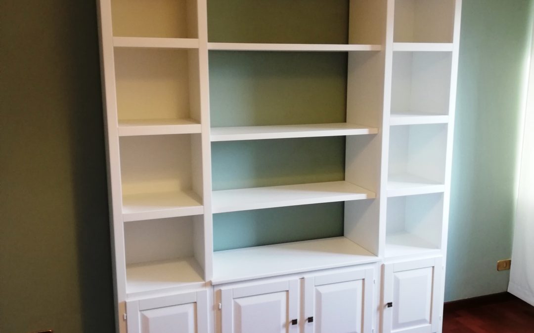 Libreria in legno laccata bianco opaco