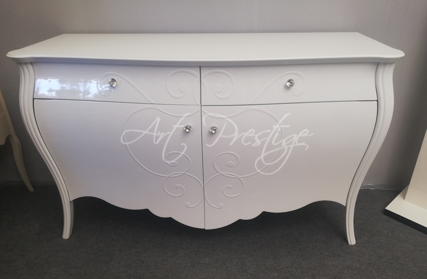Elegante credenza bombata 2 porte 2 cassetti