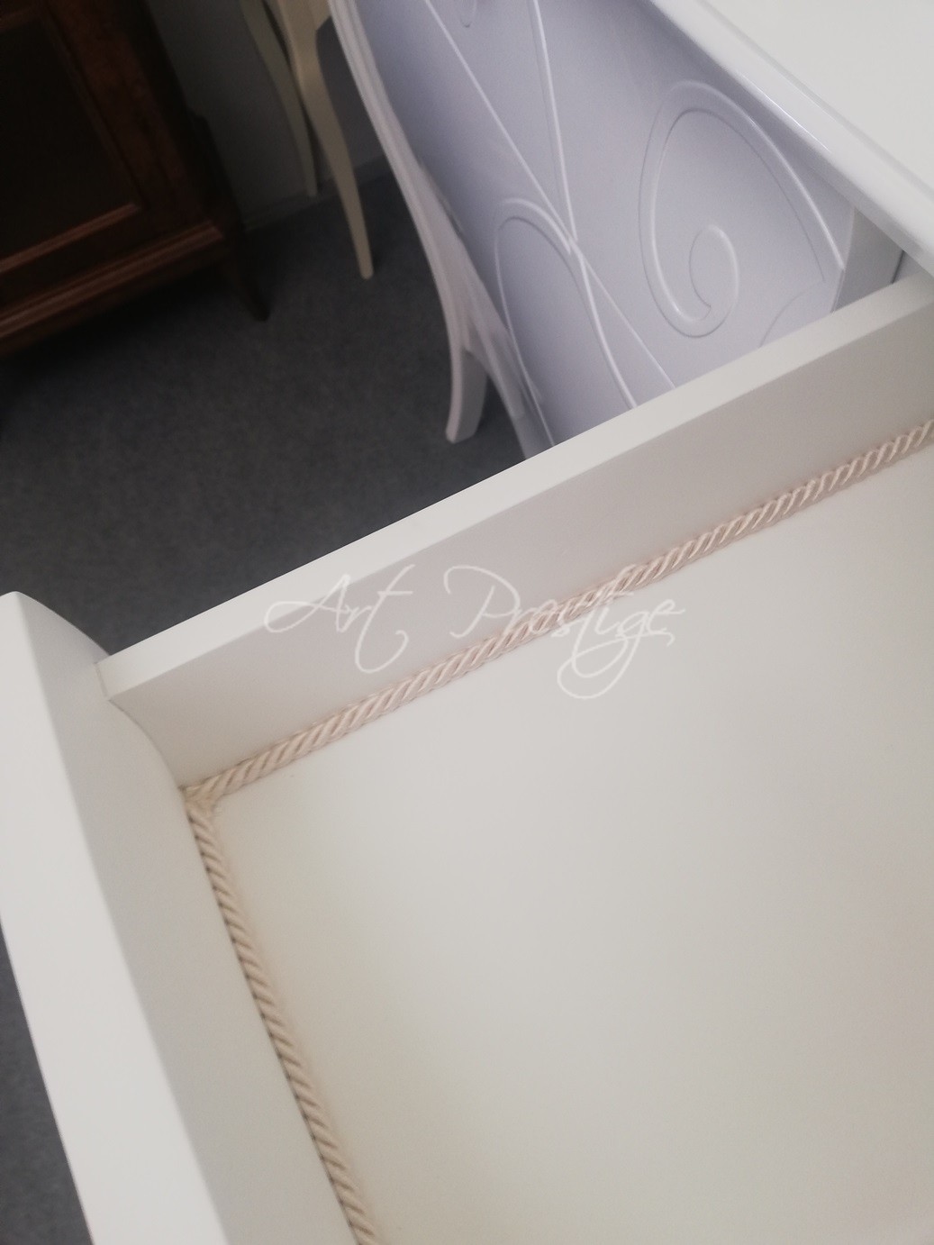 Elegante credenza bombata 2 porte 2 cassetti - immagine 4