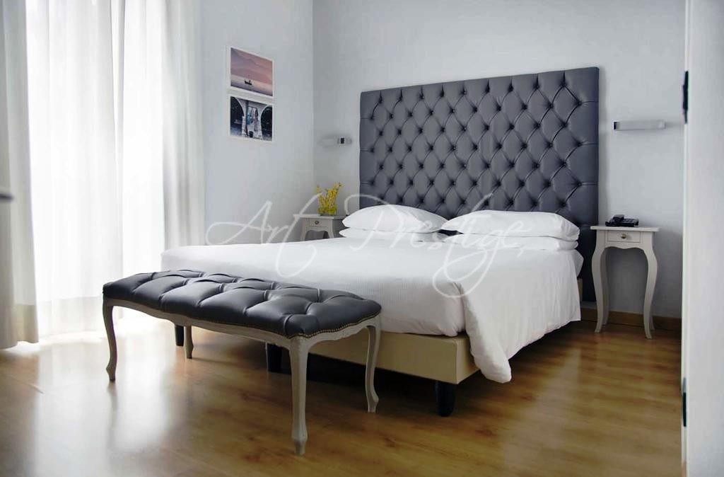 Testata letto alta ecopelle capitonné
