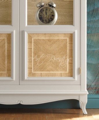 Art.H8705 Showcase 2 doors with oak carvings - Image 4