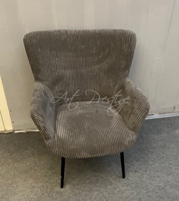 Armchair with gray velvet and black legs