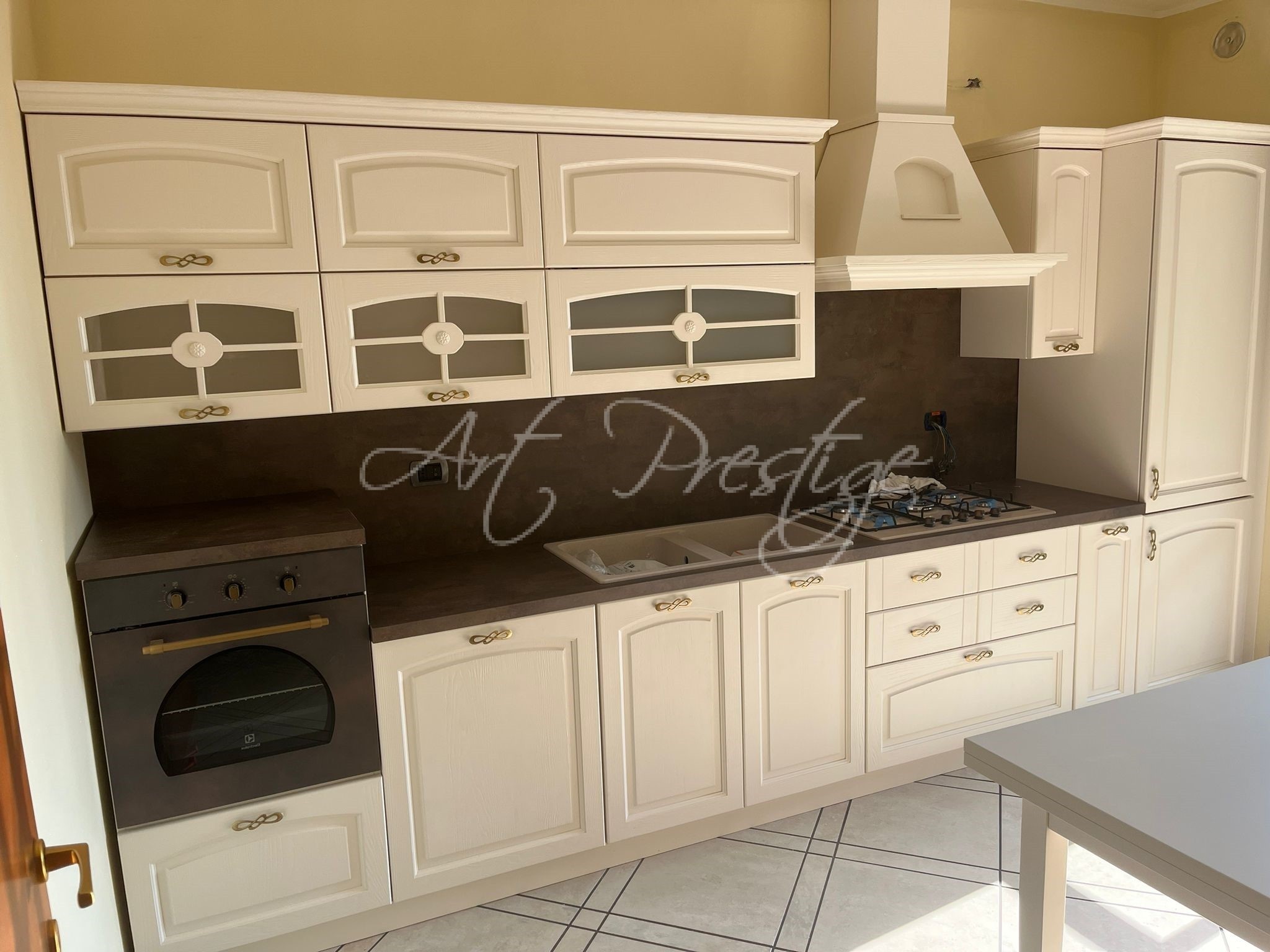 Cucina Prestige country su misura con ante bugnate - immagine 2