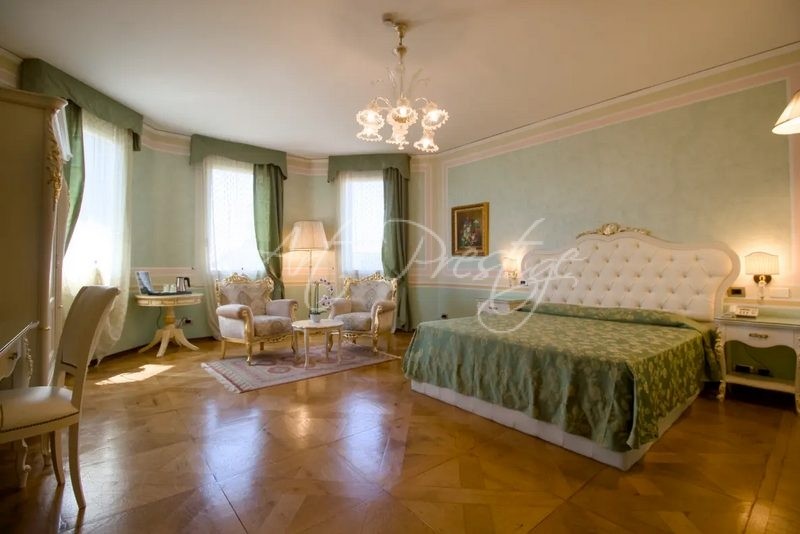 Progettazione e arredamento camere “Hotel Villa Stucky”  Mogliano Veneto (TV)
